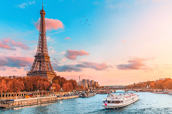 luggage shipping to Paris, France